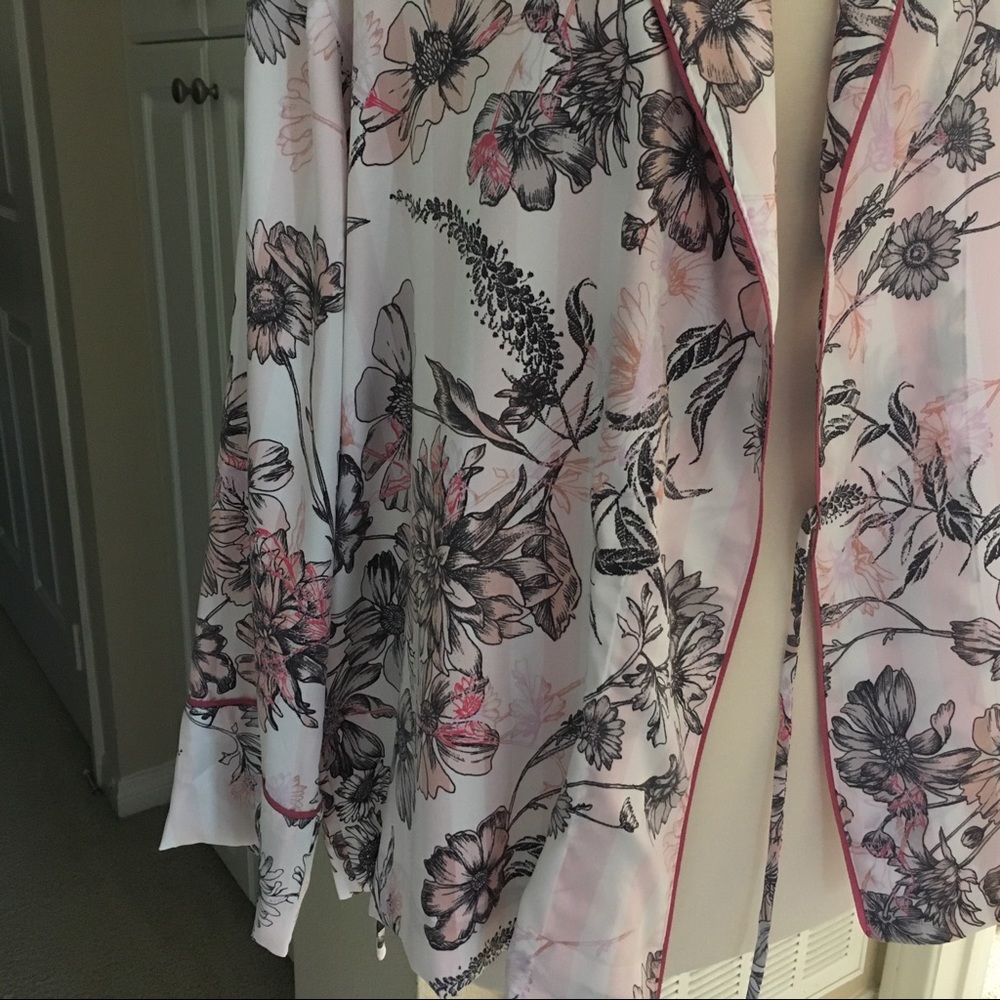 Victoria Secret Floral Robe Top - Medium - Picture 4 of 6